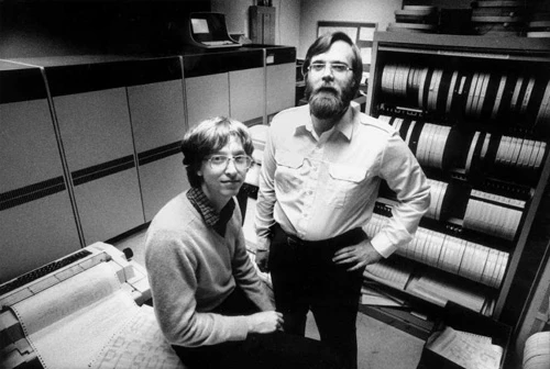 Hai nhà sáng lập Microsoft năm 1981 - thời điểm hệ điều hành MS-DOS bắt đầu thành công trên thị trường. pic-11-6812-1392027128.jpg