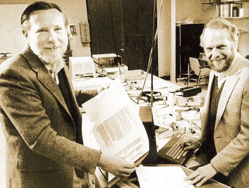 Hai nhà sáng lậpCharles Geschke vàJohn Warnock của Adobe Systems năm 1982. Charles Geschke and John Warnock