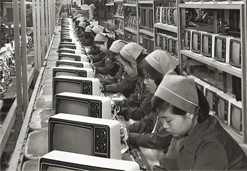 Samsung sản xuất chiếc TV thứ 5 triệu (nhiều nhất thế giới) năm 1978. Hiện Samsung đã có khoảng 427.000 nhân viên. pic-24.jpg
