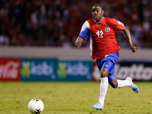 Sao trẻ Arsenal nổi như cồn sau khi ghi bàn vào lưới Man Utd ảnh 1 Campbell.jpg