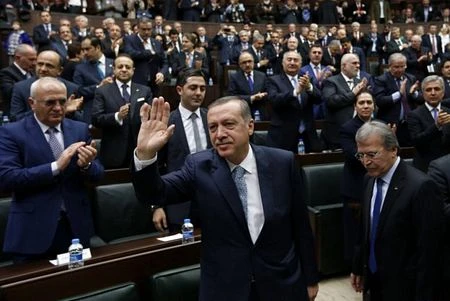 Thủ tướng Thổ Nhĩ Kỳ bị nghe lén chuyện tẩu tán tài sản ảnh 1 Thủ tướng Erdogan đang chịu sức ép từ chức.