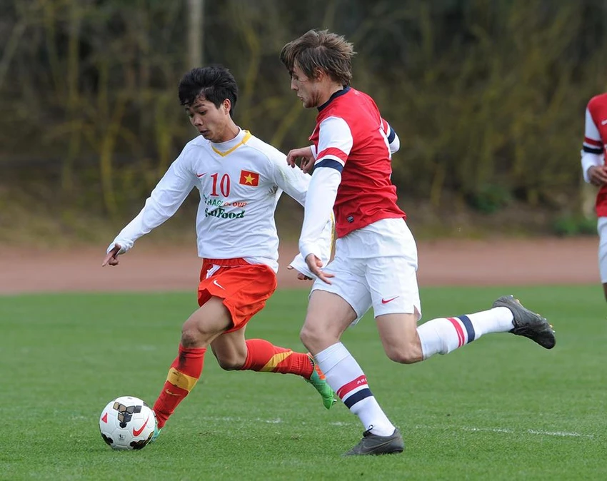 Công Phượng ghi điểm trước HLV của U19 Arsenal ảnh 1