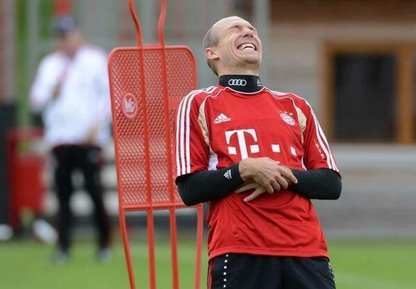 M.U "đụng" Bayern, CĐV tung ảnh và bình luận hài hước ảnh 3