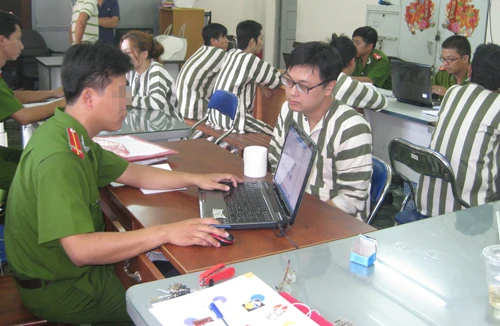 Nhiều cô dâu Việt bị ép tham gia băng giả cảnh sát lừa tiền ảnh 2 nhomnghican-9063-1396118464.jpg