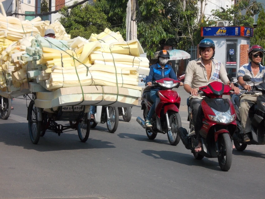 Làm xiếc trên đường, hậu quả khó lường ảnh 4