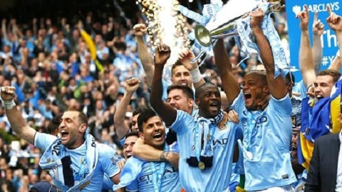 HLV Wenger chúc mừng Man City vô địch Premier League ảnh 1