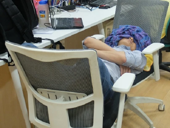 Doanh nghiệp IT Việt đầu tiên cấm nhân viên ngủ trưa tại văn phòng ảnh 1 cấm ngủ trưa