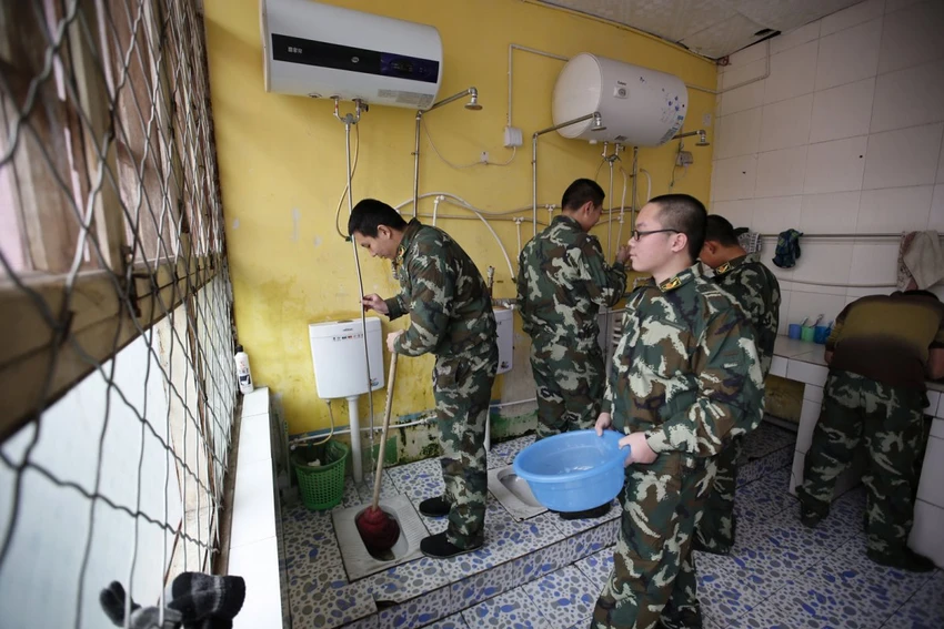 Hàng ngày, các học viên tại Qide cũng được huấn luyện những công việc thường ngày như dọn dẹp, nấu nướng. Hàng ngày, các học viên tại Qide cũng được huấn luyện những công việc thường ngày như dọn dẹp, nấu nướng.