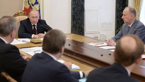 Tổng thống Nga Vladimir Putin trong cuộc họpcủa Ủy ban Hợp tác Kỹ thuật Quân sự với Nước ngoài.