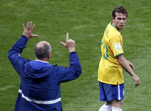 Scolari thừa nhận thua bảy bàn là kết quả tệ hại nhất trong sự nghiệp cầm quân của ông. Ảnh: Reuters. Bernard-6132-1404873503.jpg