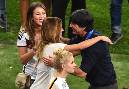 Dàn WAGS tuyển Đức "thưởng nóng" người yêu ngay trên sân ảnh 9 Dàn WAGS tuyển Đức "thưởng nóng" người yêu ngay trên sân ảnh 9