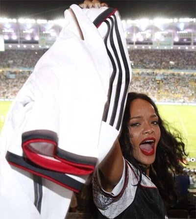 Rihanna cởi đồ mừng bàn thắng của tuyển Đức ảnh 2 anh-2-9241-1405307578.jpg