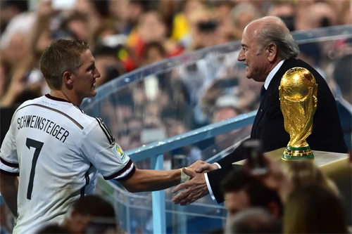 Blatter vui mừng vì World Cup 2014 diễn ra thành công tại Brazil như mong đợi khi giải có nhiều bàn thắng và nhiều trận đấu hấp dẫn. sepp-6768-1405368068.jpg