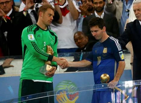 Quả bóng vàng chỉ là giải thưởng an ủi cho Messi khi Argentina thua Đức trong trận chung kết. mes2-2802-1405368068.jpg