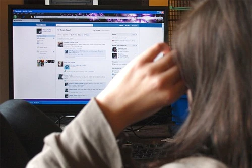 Facebook sẽ tự duyệt ảnh của người dùng mỗi khi họ upload. FB-1-1893-1407485321.jpg