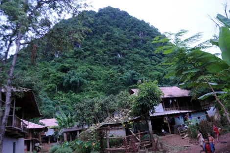 Núi Lán Le, nơi có hang đá an táng thủ lĩnh <a href='https://plo.vn/tu-khoa.html?q=Đông Sơn' title='Đông Sơn'>Đông Sơn</a>.