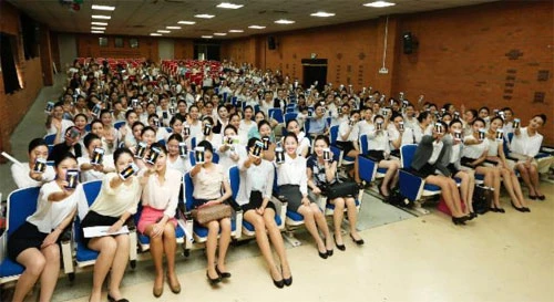 Ban tổ chức ASIAD 2014 trưng dụng khoảng 18500 tình nguyện viên, rất nhiều trong số đó là các nữ sinh viên xinh đẹp. Ảnh: Incheon2014ag.com. volunteer-1839-1410910682.jpg