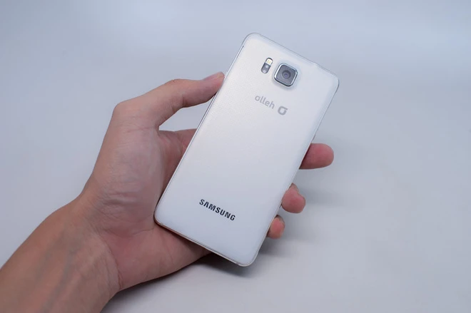  Mở hộp Samsung Galaxy Alpha xách tay giá 11 triệu đồng ảnh 7