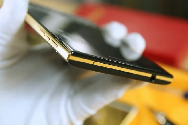 Độ vàng 24K cho BlackBerry Passport ảnh 7
