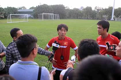 Việt Nam 3-0 Lào: Mở toang cửa vào bán kết ảnh 23 Việt Nam 3-0 Lào: Mở toang cửa vào bán kết ảnh 23
