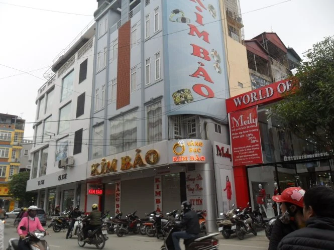 Tiệm vàng Kim Bảo (TP Thanh Hóa) bị kẻ trộm đột nhập lấy nhiều vàng trong đêm - Ảnh: Hà Đồng