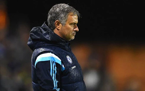 Mourinho bất lực chứng kiến Chelsea bại trận trước Newcastle. Ảnh:AFP. mou-6612-1417883217.jpg