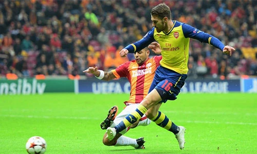 Arsenal của Ramsey (áo vàng xanh) chỉ đạt điều kiện cần, nhưng không thỏa mãn điều kiện đủ để soán ngôi nhất bảng, vì Dortmund vẫn có điểm trước Anderlecht. Ảnh:AFP. ramsey-1937-1418165291.jpg