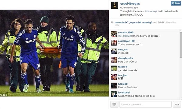 Va chạm kinh hoàng, Fabregas mang cáng vào sân cứu đồng đội ảnh 5 Va chạm kinh hoàng, Fabregas mang cáng vào sân cứu đồng đội ảnh 5