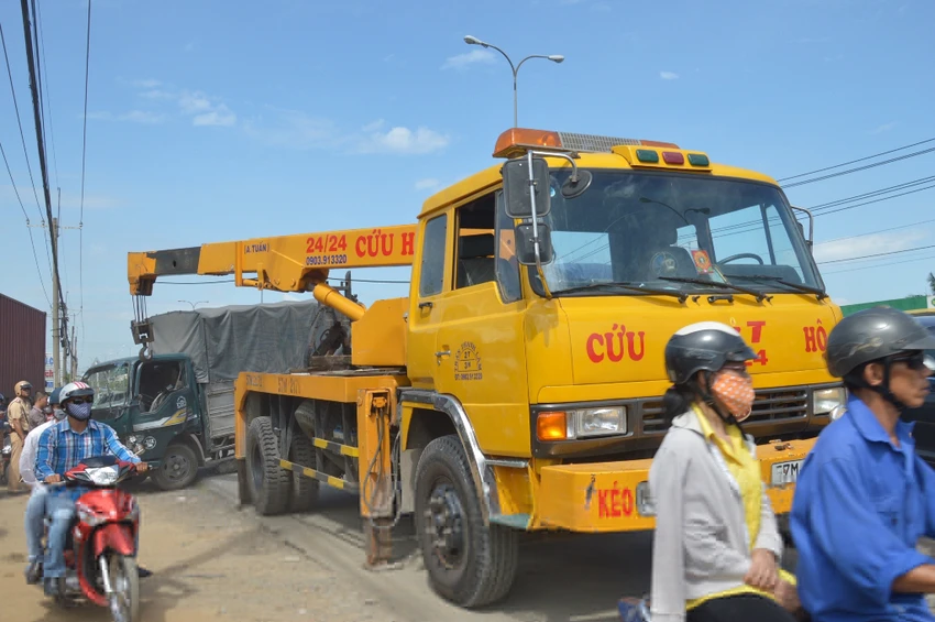 Tai nạn liên hoàn giữa hàng loạt xe ôtô, quốc lộ kẹt xe hàng giờ ảnh 7 Tai nạn liên hoàn giữa hàng loạt xe ôtô, quốc lộ kẹt xe hàng giờ ảnh 7