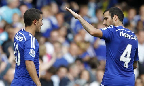Với Hazard và Fabregas, Chelsea sở hữu hai ngôi sao hay nhất Ngoại hạng Anh hiện tại ở kỹ năng đi bóng và kiến tạo. Ảnh:AFP. Hazard-v-Fab-5777-1419550048.jpg