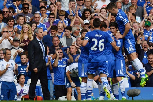 Mourinho đều vô địch quốc gia trong cả bảy lần đội của ông dẫn đầu giải dịp Giáng Sinh, như mùa giải hiện tại. Ảnh:AFP. Mourinho-Chelsea-v-Hull-6668-1419549235.