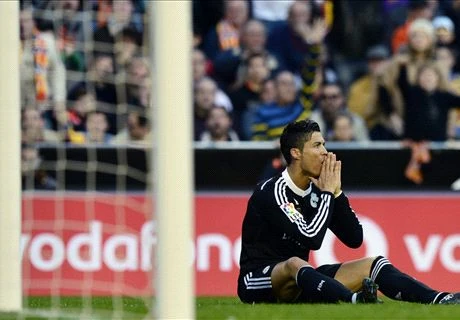 CR7 mở tỷ số từ chấm 11m nhưng không thể đem lại cho Real dù chỉ một điểm. Ảnh:AFP rona-2355-1420395102.jpg