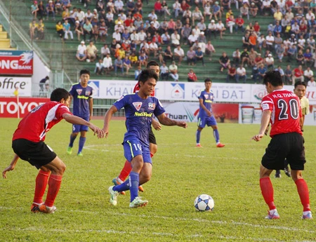 Hoàng Anh Gia Lai gục ngã tại Long An ảnh 1 Hoàng Anh Gia Lai gục ngã tại Long An ảnh 1