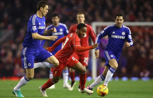 Chelsea có hiệp đầu chơi phòng ngự chắc chắn. Ảnh:PA. 24E2042E00000578-0-image-a-7-1-2432-4169