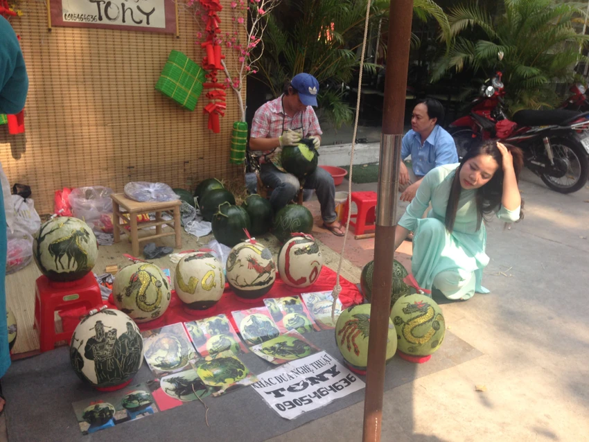 Người đẹp khoe sắc cùng hoa tết Ất Mùi ảnh 30 Người đẹp khoe sắc cùng hoa tết Ất Mùi ảnh 30