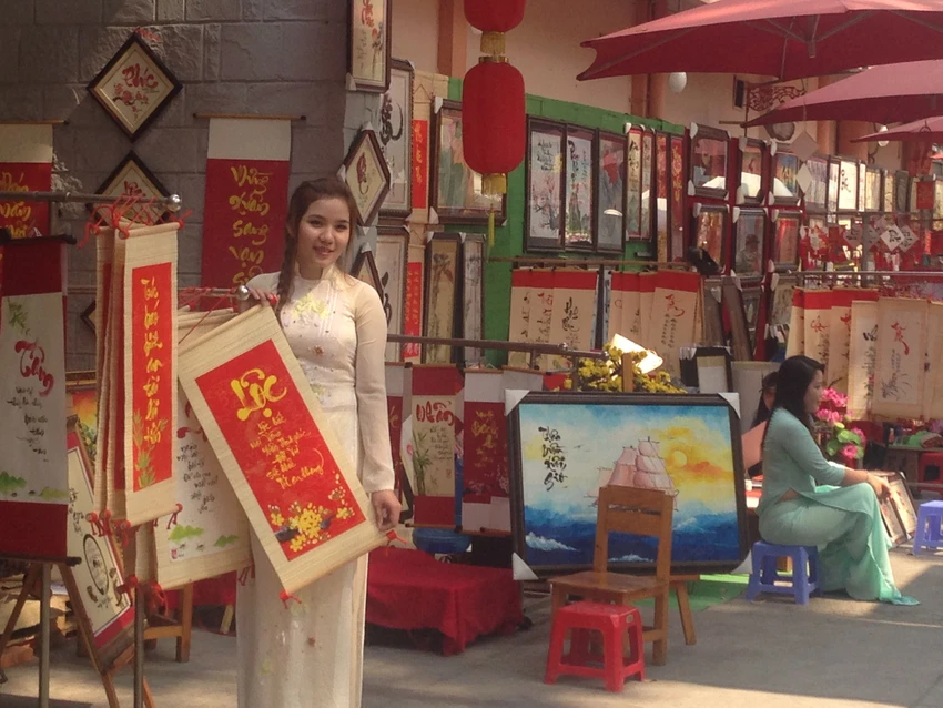 Người đẹp khoe sắc cùng hoa tết Ất Mùi ảnh 11 Người đẹp khoe sắc cùng hoa tết Ất Mùi ảnh 11