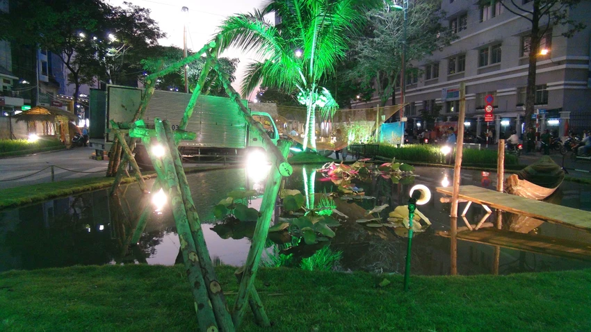 Ngắm đường hoa Hàm Nghi trước giờ khai mạc ảnh 7 Ngắm đường hoa Hàm Nghi trước giờ khai mạc ảnh 7