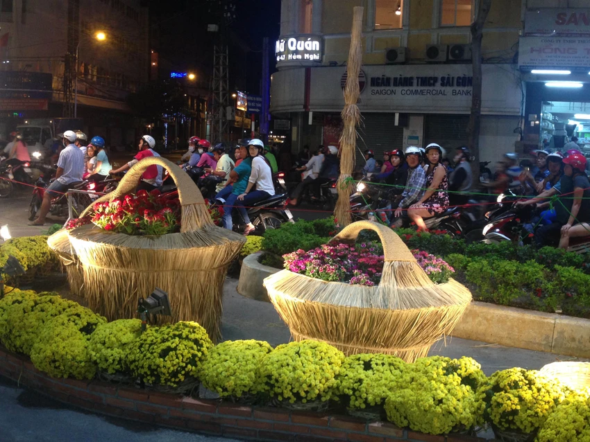 Ngắm đường hoa Hàm Nghi trước giờ khai mạc ảnh 1 Ngắm đường hoa Hàm Nghi trước giờ khai mạc ảnh 1