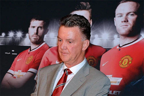 Van Gaal đặc biệt coi trọng đấu trường như FA Cup, dù Top 4 luôn là mục tiêu ưu tiên. Ảnh: EPA 1-2199-1425880615.jpg