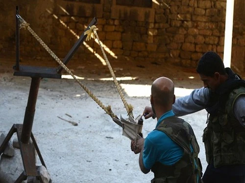 Phe đối lập Syria chế tác hàng loạt vũ khí kỳ dị ảnh 5
