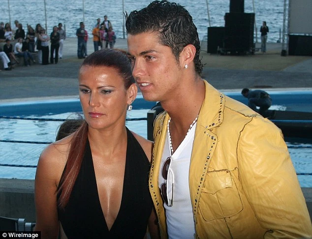 Người nhà C.Ronaldo coi “Irina Shayk như thể đã... chết” ảnh 1