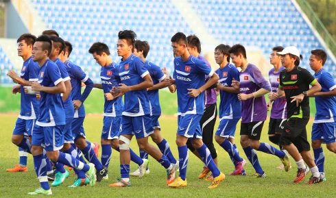 Sau hơn một tháng chuẩn bị, ông Miura cũng có được các cầu thủ lành lặn nhất để lên đường dự giải. Ảnh:Đức Đồng. DONG8113-5785-1426749818.jpg