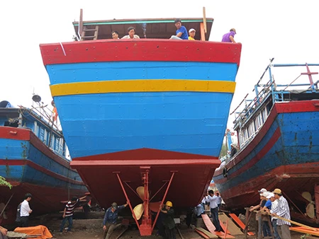 Hạ thủy con tàu vỏ gỗ đầu tiên từ vốn vay theo nghị định 67 ảnh 2 Hạ thủy con tàu vỏ gỗ đầu tiên từ vốn vay theo nghị định 67 ảnh 2