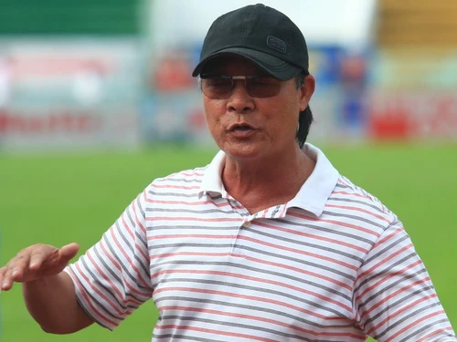 HLV Nguyễn Thành Vinh đánh giá rất cao tài năng cầm quân của người đồng nghiệp Miura. Ảnh:TK a2-9664-1427818375.jpg