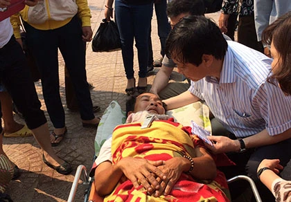 Tàu lạ đâm tàu cá ngư dân, một người bị thương nặng ảnh 1 Tàu lạ đâm tàu cá ngư dân, một người bị thương nặng ảnh 1