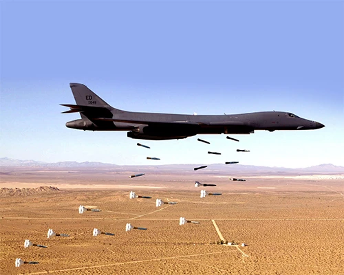 Máy bay ném bom B-1B Lancer. Máy bay ném bom B-1B Lancer.