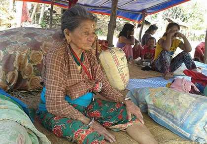Tường thuật của PV Cẩm Tú: Nepal - Chiếu đất màn trời ảnh 4 Tường thuật của PV Cẩm Tú: Nepal - Chiếu đất màn trời ảnh 4