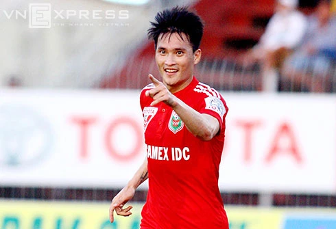 Sau khi giám đốc kỹ thuật Lê Thụy Hải từ chức, Công Vinh được trọng dụng nhiều hơn ở Bình Dương. Ảnh:Đức Đồng A1-5139-1430733364.jpg