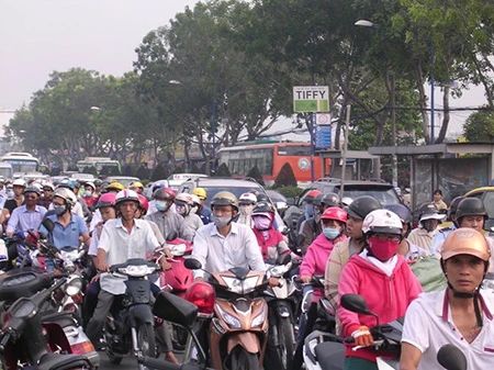 Giao thông Sài Gòn tắc nghẽn vào giờ tan sở sau dịp nghỉ lễ ảnh 3 Giao thông Sài Gòn tắc nghẽn vào giờ tan sở sau dịp nghỉ lễ ảnh 3