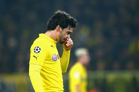 Giữa Ilkay Gundogan và Mats Hummel, M.U chỉ được chọn một ảnh 2 Giữa Ilkay Gundogan và Mats Hummel, M.U chỉ được chọn một ảnh 2